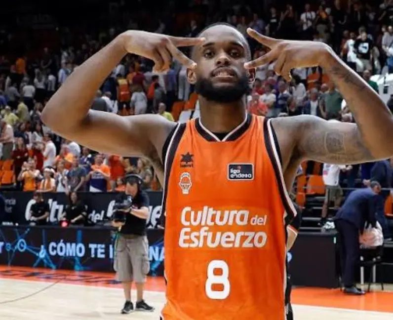 Montero se va de España lleno de amor y gratitud