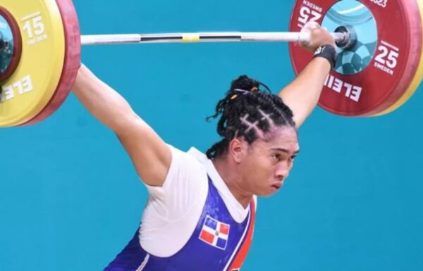 La campeona de levantamiento de pesas, Yudelina Mejía, garantizó que “va con todo”.