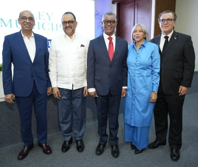 Deligne Ascensión Burgos, Antoliano Peralta, Jesús Colón, Grecia de Colón y Jottin Cury.