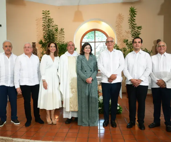 La vicepresidenta Raquel Peña con directivos de Grupo M.