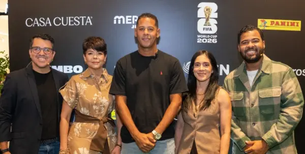 Directivos de la empresa en el lanzamiento.