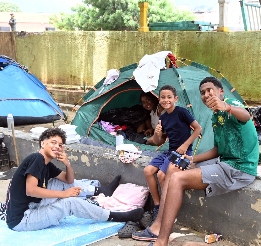 El trauma los hizo retornar a su país; República Dominicana lleva ayuda humanitaria