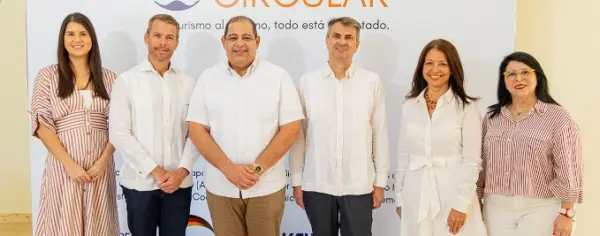 Daniela Sifonte, Jake Kheel, Davis Aracena, Timon Skoddow, Mónica Herrera y Cristina Fernández.