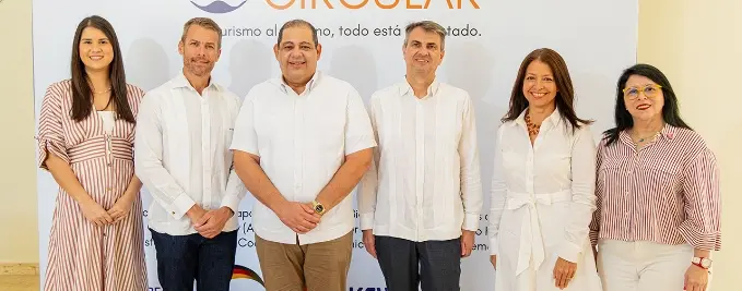 Daniela Sifonte, Jake Kheel, Davis Aracena, Timon Skoddow, Mónica Herrera y Cristina Fernández.