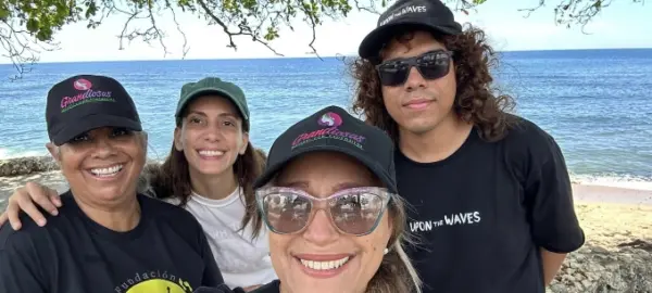 Jacqueline Tineo junto a Jackeline Soriano y Gipsy Fermín Pastor e Ismael Sánchez.