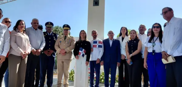 Autoridades civiles y militares encabezaron el acto en el Monumento Batalla La Barranquita.