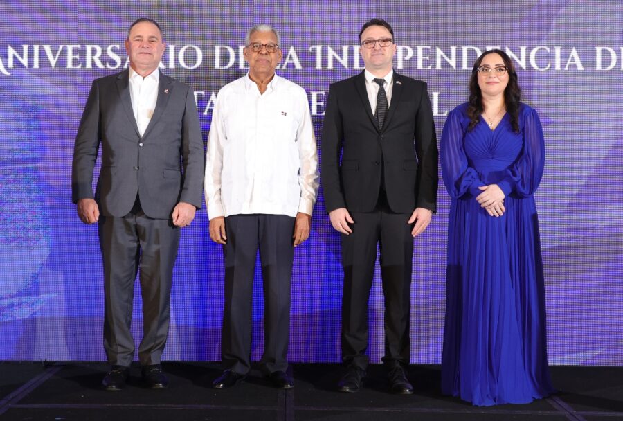 Francisco Oliverio Espaillat,  Rubén Silié,  Raslan Abu Rukun y  Diane Gavishe Abu Rukun.
