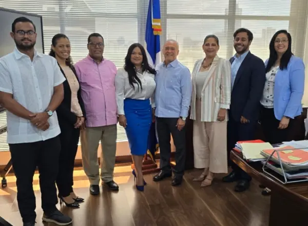 Sarah Hernández y Camel Curi Lora junto a Ramón Chávez y Raysa Féliz.