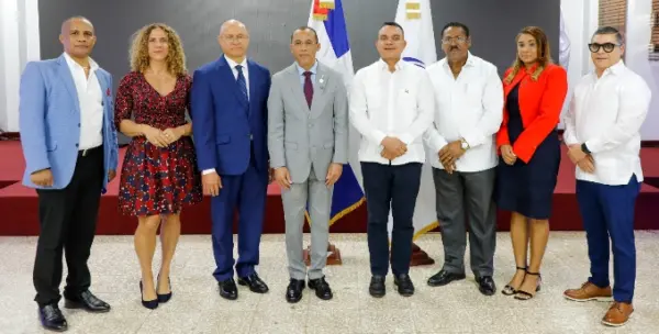 Representantes de las instituciones del Gobierno.