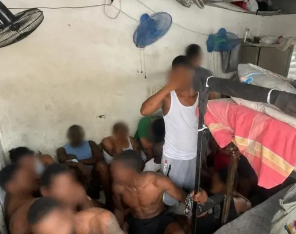 Se observó que en un destacamento había 86 personas.