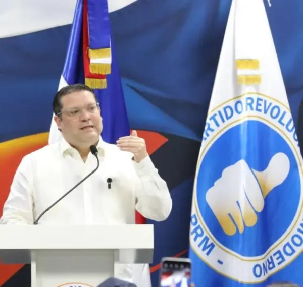 Yayo Sanz Lovatón aspiraba a nominación presidencial.,p01