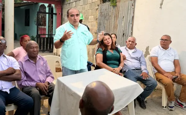 El dirigente escuchó inquietudes de comunitarios.