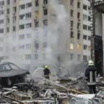 Al menos 14 muertos y más de cuarenta heridos en un nuevo gran ataque ruso sobre Kiev en vísperas de la cumbre de la OTAN