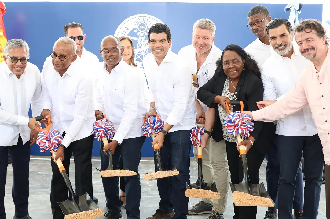 Wellington Arnaud inicia construcción del alcantarillado sanitario de Boca Chica para beneficiar a más de 220 mil personas