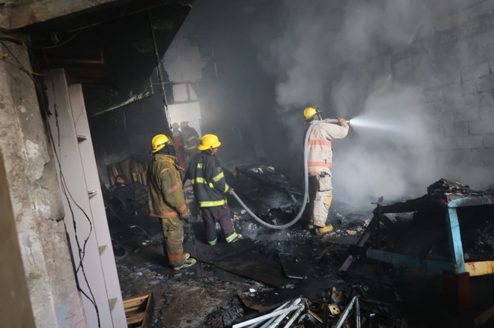 Incendio destruye gran parte de la tienda "Hanell Muebles" en Villa María