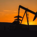El petróleo de Texas supera los 80 dólares impulsado por la incertidumbre en Ormuz