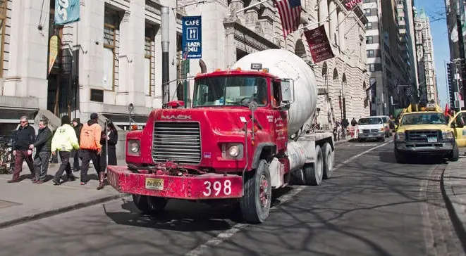 Nueva York aumentaría multas a conductores de camiones y autobuses que dejen el motor encendido por más de tres minutos
