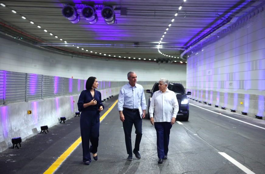 Presidente Abinader inaugura túnel de la Plaza de la Bandera para agilizar el tránsito hacia el Sur