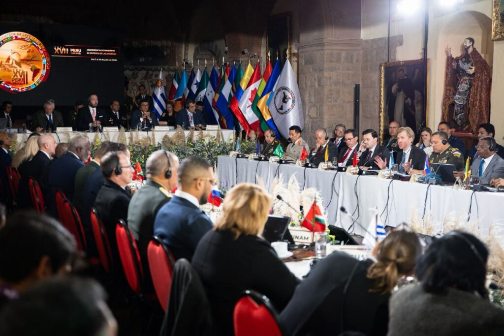 Ministro de Defensa reafirma compromiso con la cooperación hemisférica