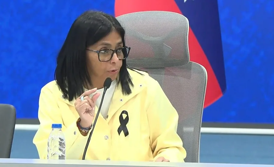 La presidenta en funciones de Venezuela, Delsey Rodríguez, habla este jueves durante una rueda de prensa en Caracas (Venezuela). EFE