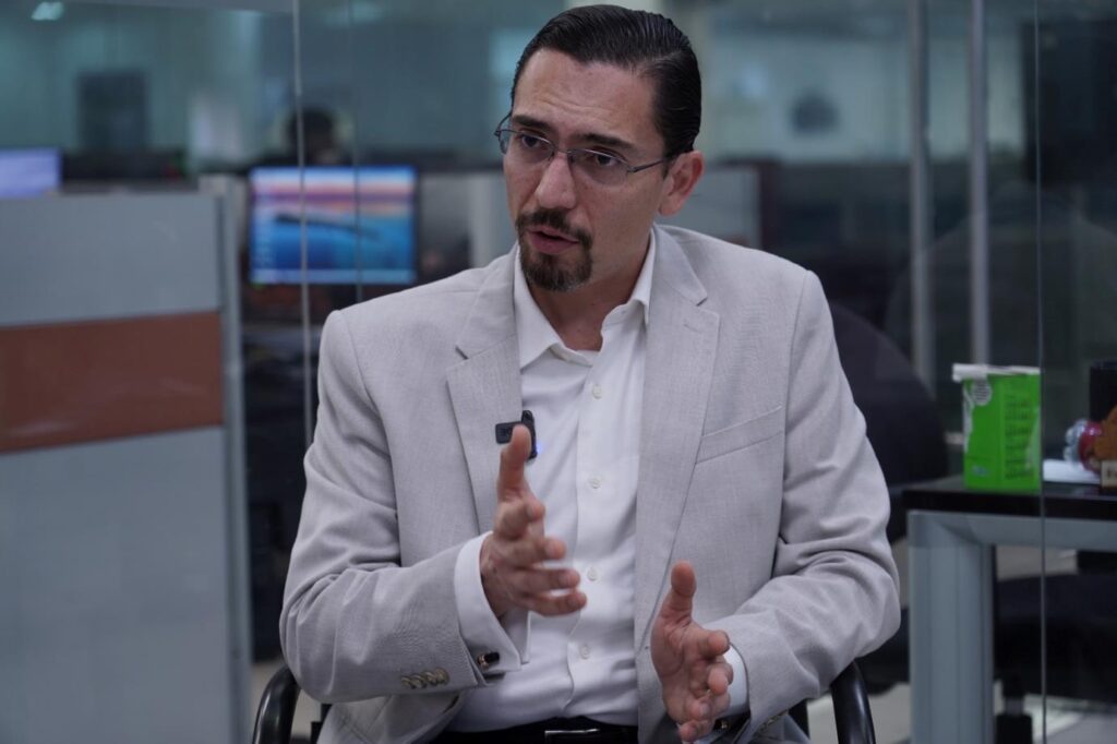 ¿Cirugía con GPS? Así funciona la "cirugía navegada" que repara tu columna con incisiones de un centímetro