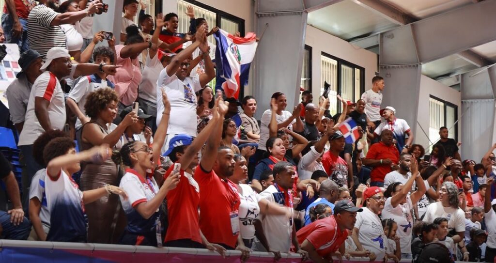 Mexicano Sergio del Sol resulta lesionado durante combate con el dominicano José Novas en Juegos Centroamericanos
