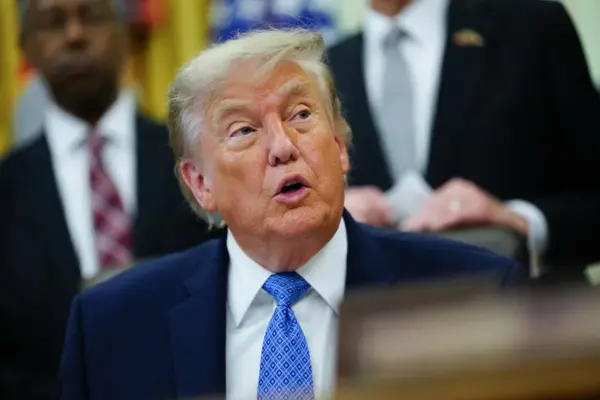 Fotografía de archivo del presidente de Estados Unidos, Donald Trump, en la Oficina Oval de la Casa Blanca, en Washington (EE.UU.). EFE