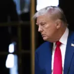 Trump defiende los aranceles y dice que detuvo "ocho guerras" gracias a ellos