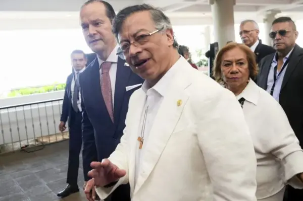 El presidente de Colombia, Gustavo Petro (c), en una fotografía de archivo. EFE/ Aris Mariota