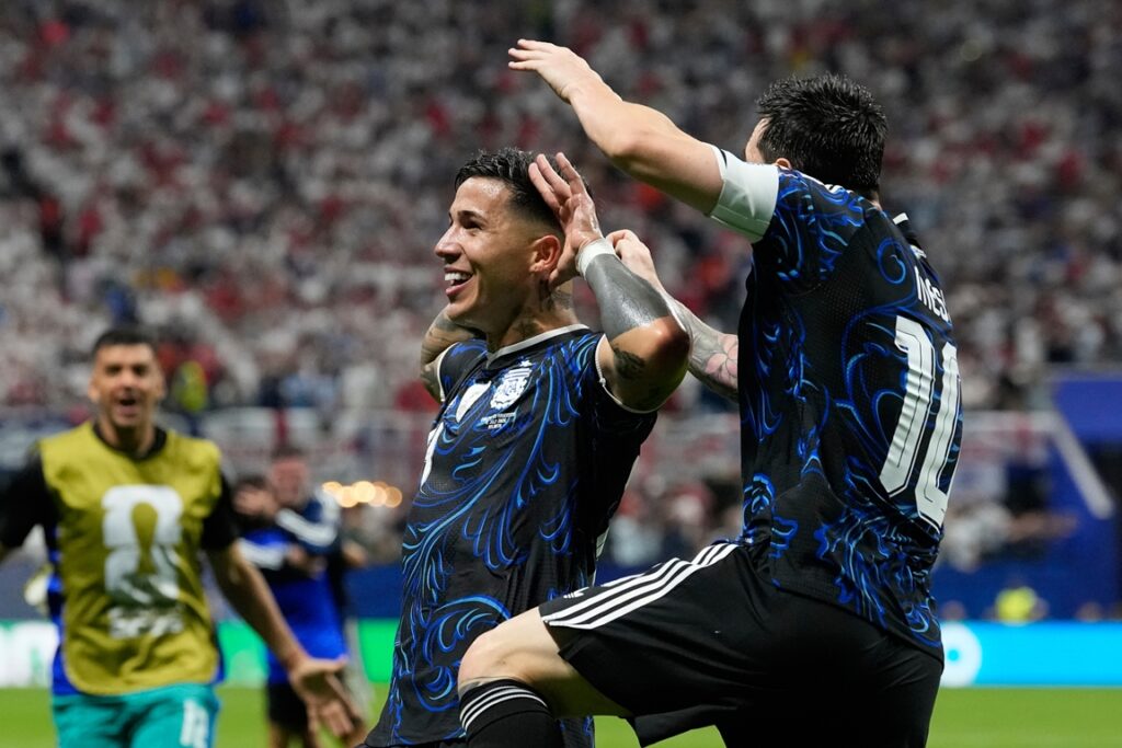 Argentina, con otra vigorosa reacción, alcanza la final de la Copa del Mundo