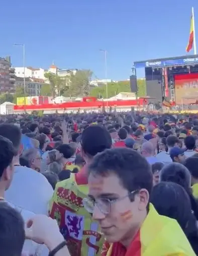 España02