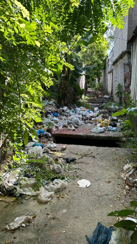 Comunitarios exigen a la CAASD reanudar el saneamiento de la Cañada Marañón luego de más de tres años de retrasos