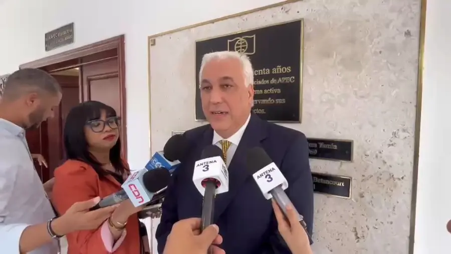 El rector de la Universidad APEC (UNAPEC) y economista, Eric Pérez Vega,