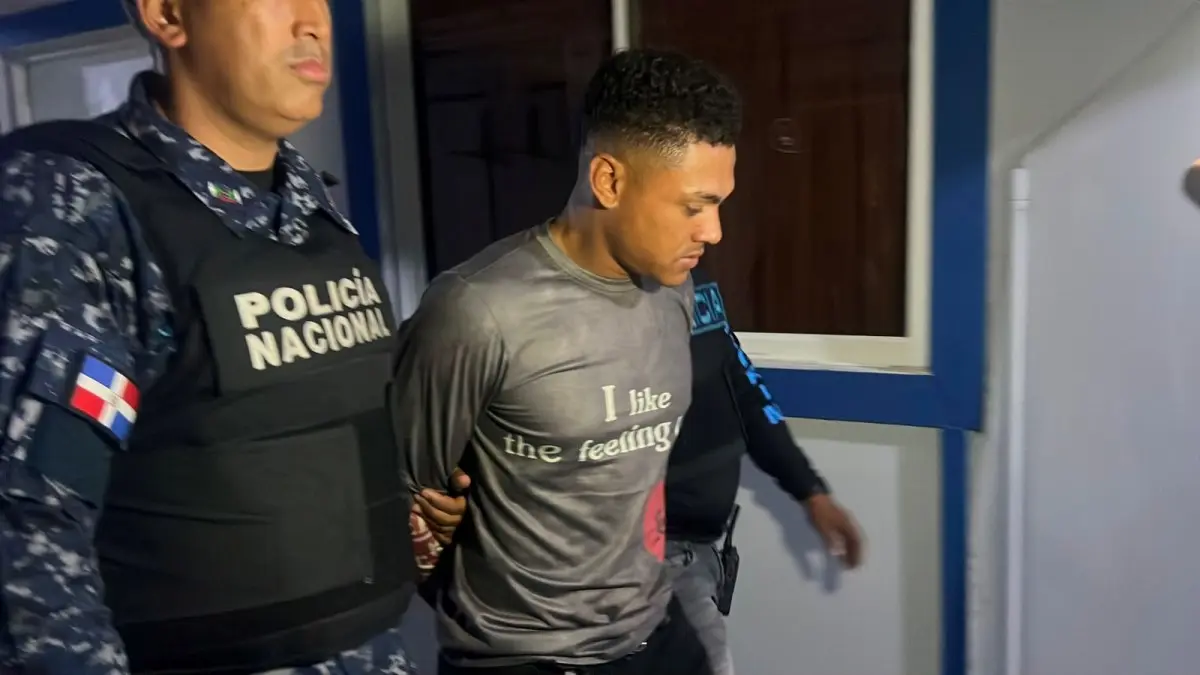 Se entrega hombre acusado de matar a adolescente de 17 años hallada estrangulada en Santiago