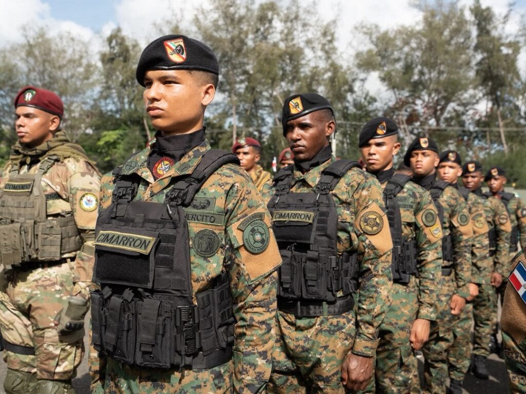 Comandante del Ejército encabeza graduación de 503 soldados en cursos tácticos especializados