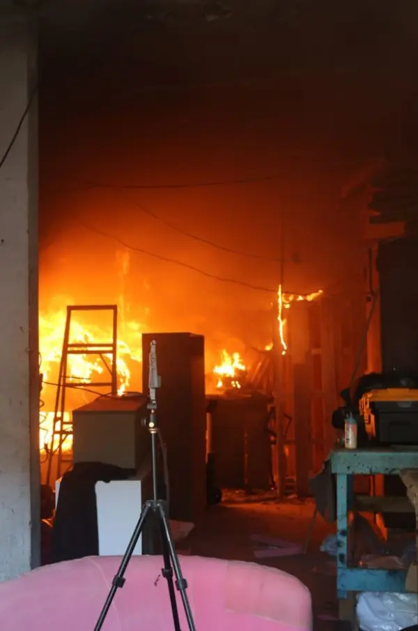 Incendio destruye gran parte de la tienda Hanell Muebles en Villa María.JPG.