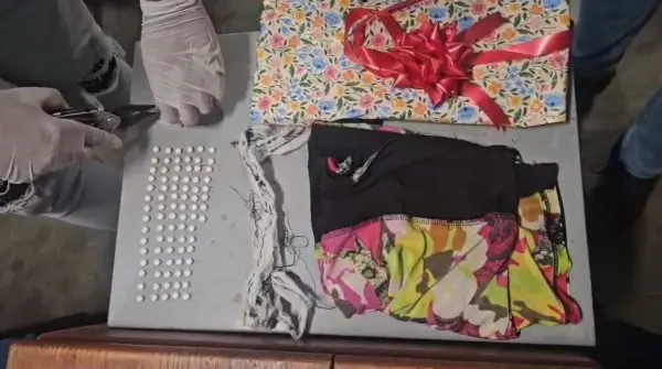 Interceptan cajas de regalos