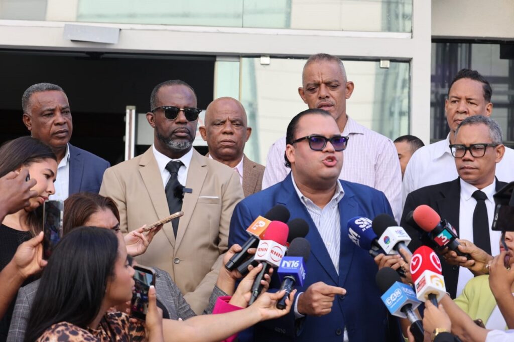 El presidente de la Asociación Nacional de Afiliados a la Seguridad Social, Joel Rodríguez, informó que de no tener respuesta a su propuesta de ampliar cobertura, iniciarán plan de lucha a partir del 3 de agosto. Arlenis Castillo. 