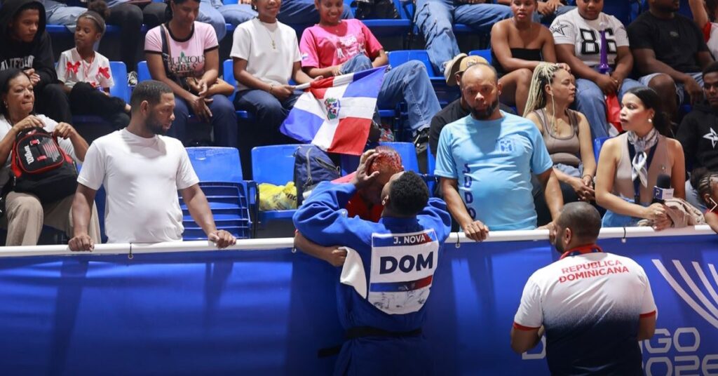 Mexicano Sergio del Sol resulta lesionado durante combate con el dominicano José Novas en Juegos Centroamericanos