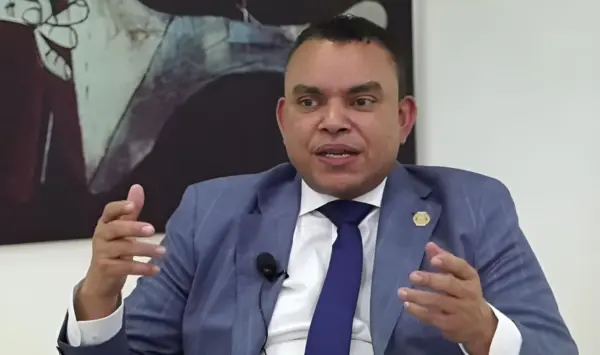 Julio Landrón, director del Servicio Nacional de Salud (SNS)