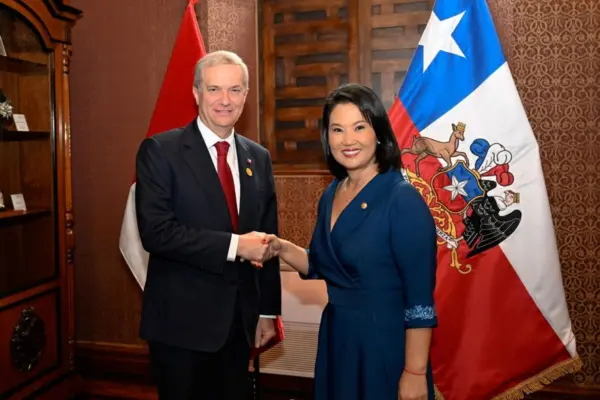 La presidenta electa de Perú, Keiko Fujimori, y el presidente de Chile, José Antonio Kast.jpg