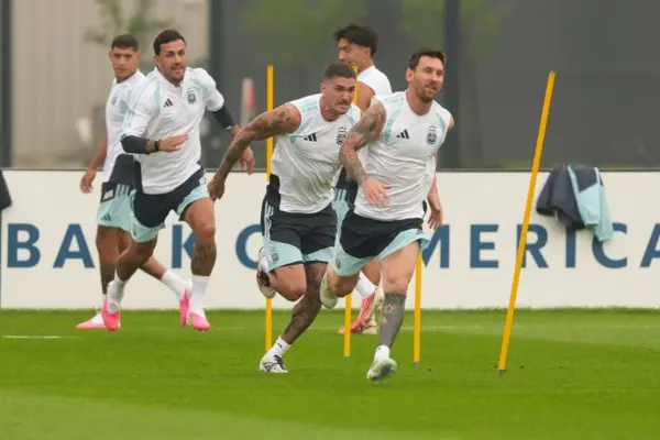 La selección argentina pudo salir al campo de entrenamiento de la Academia Red Bull en Morristown. EFE/Ángel Colmenares