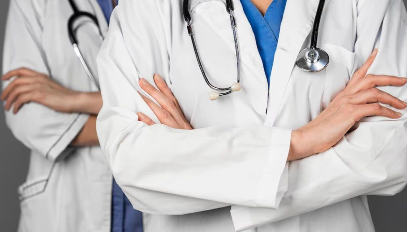 Especialistas afirman que el nuevo Código Penal no criminaliza el ejercicio de la medicina