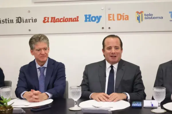 Ministro de la presidencia José Ignacio Paliza, comparte con ejecutivos y periodistas durante Almuerzo Semanal del Grupo Corripio. JPG.