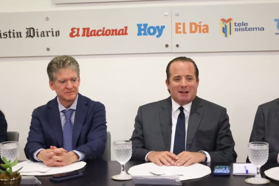 Ministro de la presidencia José Ignacio Paliza, comparte con ejecutivos y periodistas durante Almuerzo Semanal del Grupo Corripio. JPG.