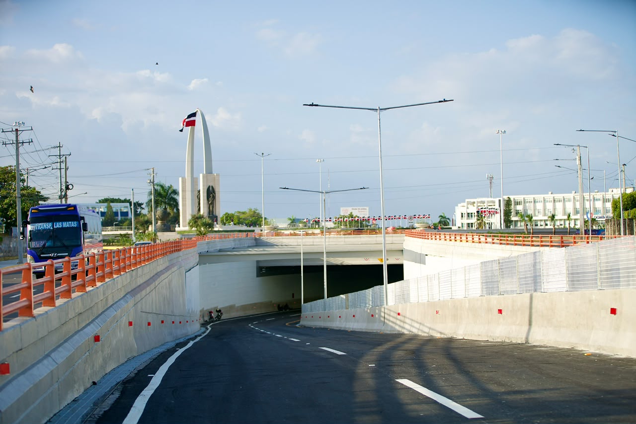 Nuevo túnel de la Plaza de la Bandera agiliza el tránsito en su primer día de operaciones
