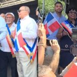 Cuestionan por qué alcalde NYC no compartió tarima con líderes dominicanos durante Parada del Bronx
