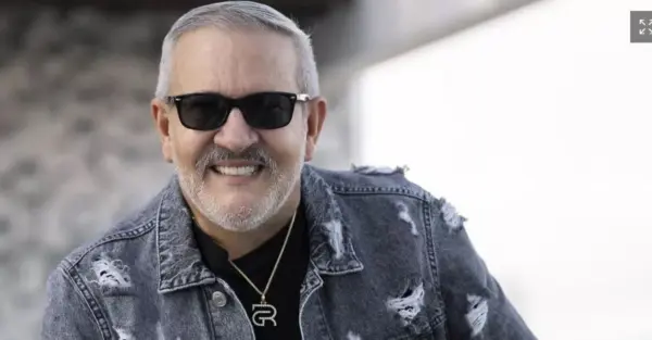 Raúl Grisanty, cantante, animador y productor de televisión dominicano.