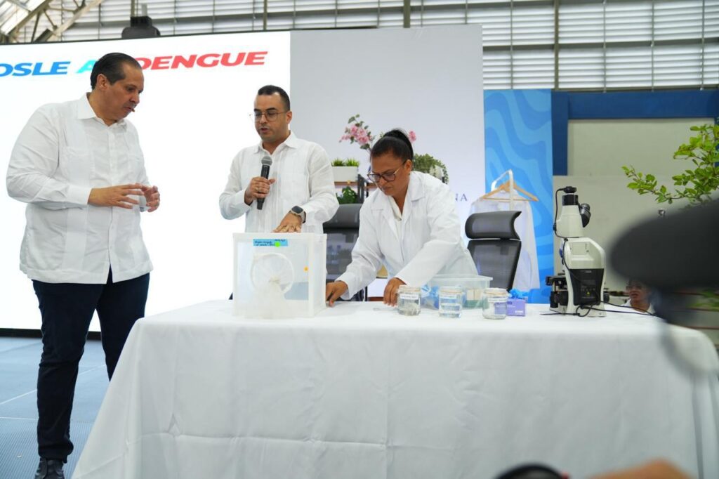 Salud Pública relanza campaña Ganémosle al Dengue, con el lema Elimina, limpia y tapa.