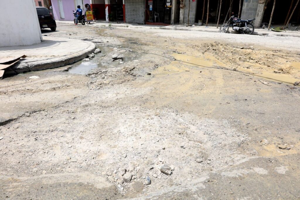 Apagones golpean a residentes del sector Carlos Álvarez en Villa Mella